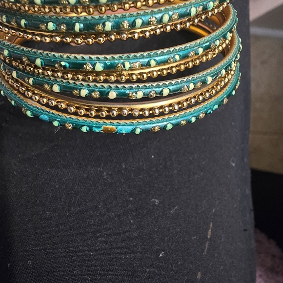 🐹9 Children's Bangles 3 gold 6 green - Picture 2 of 7